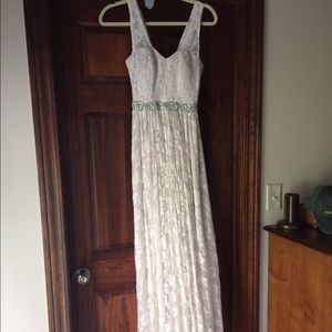 New, never worn WEDDING DRESS. Size 1